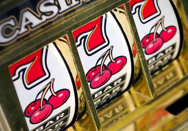 warungslot VIP Roulette live dealer studio with multiple camera angles
